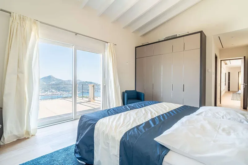 Spacious luxury villa with fantastic sea and panoramic views — photo 11