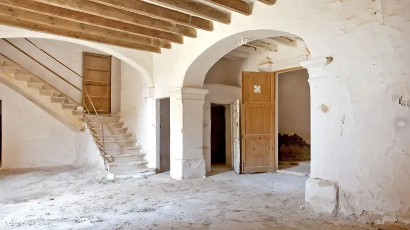 Possibility to convert into agrotourism with 42 places! This over 200-year-old estate in Manacor, with about 160,000 m2 of land — photo 2