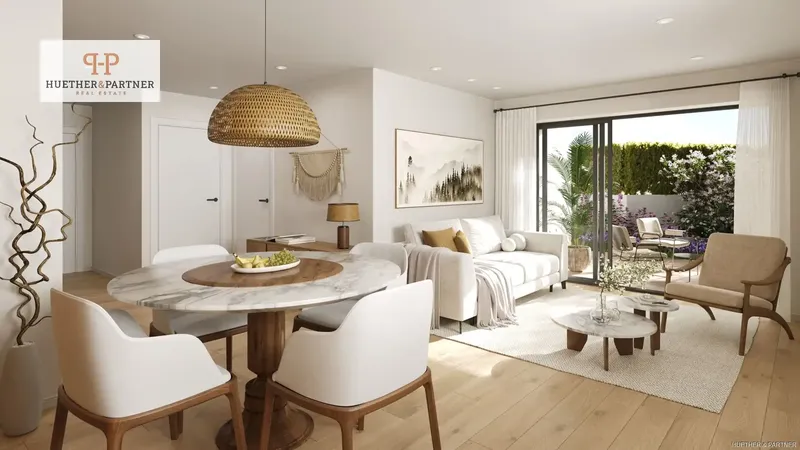 This elegant townhouse is part of a modern new construction project in the heart of Cala Millor, ideal for those seeking — photo 2