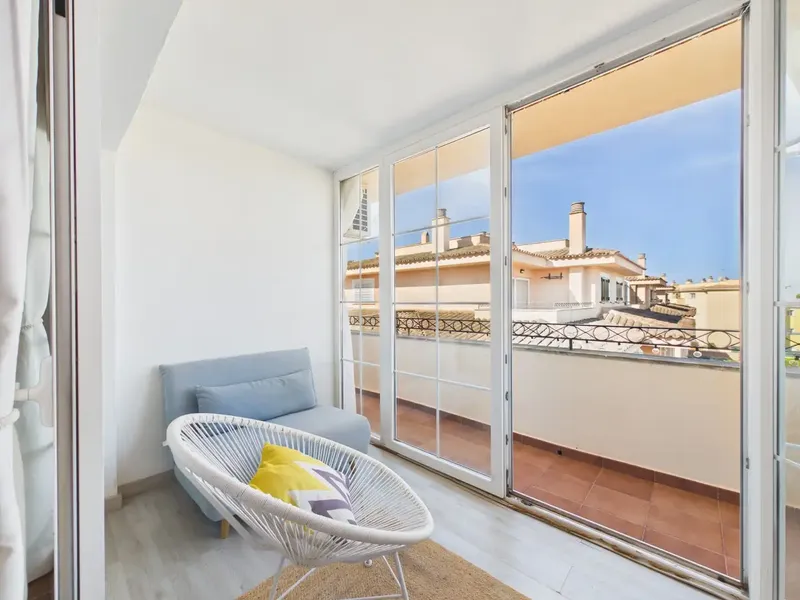 Bright one-bedroom penthouse with communal pool in Puig de Ros - TEMPORARY CONTRACT AVAILABLE FROM SEPTEMBER 16, MAXIMUM — photo 4