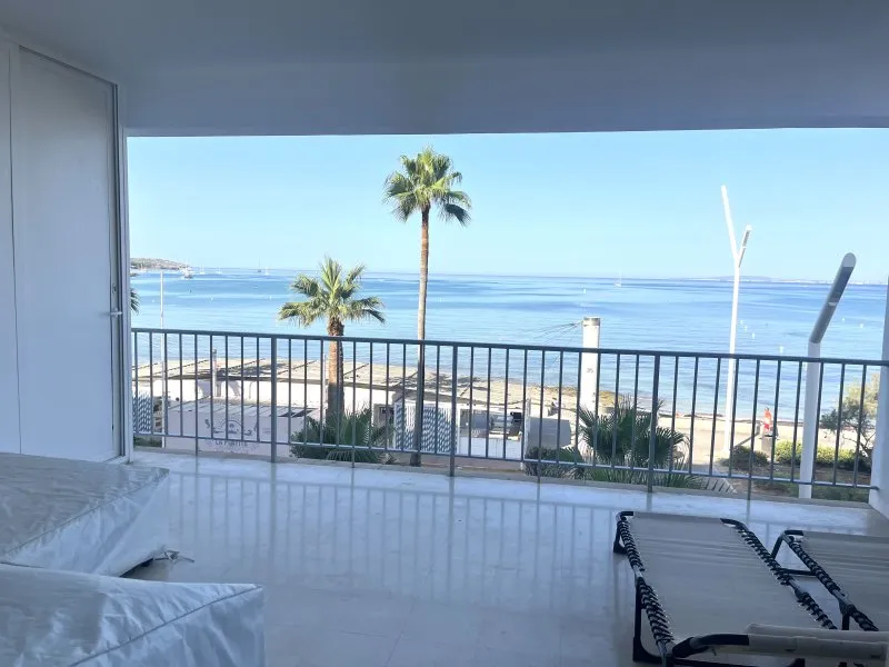 Exclusive apartment with panoramic view on the first line to the sea — photo 1