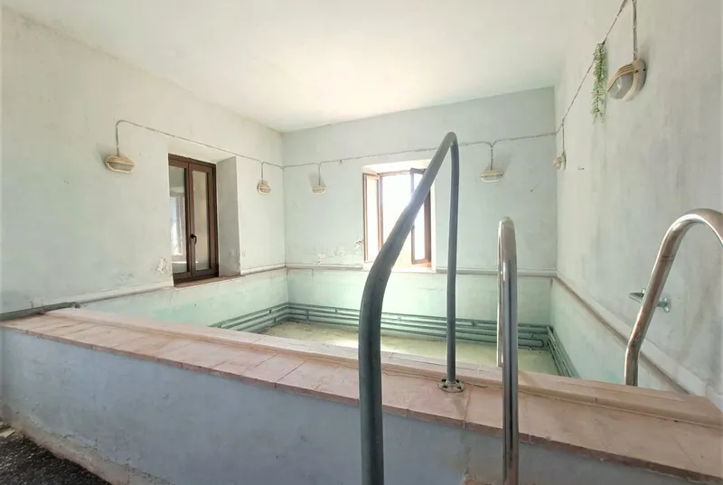 Estate of 140,000 square meters of land with dwelling — photo 10