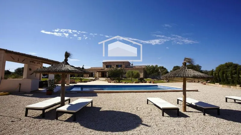 Charming finca in Es Llombards: tourist license for 10 people — photo 8