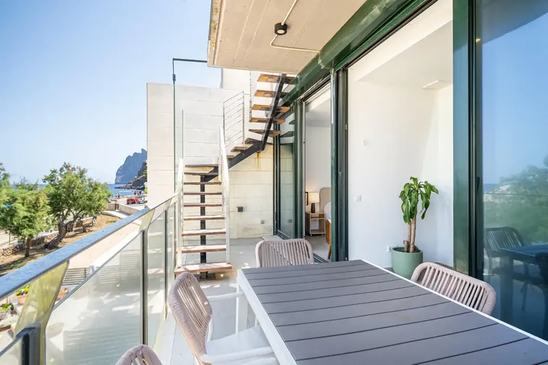 First floor facing the sea with 76m2 rooftop terrace in Cala San Vicente and possibility to acquire underground parking space. — photo 6