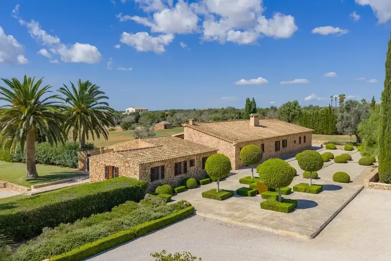 Unique estate for sale in Santanyí, a short distance from the Cala Mondragó Natural Park, in a quiet and private setting. — photo 1