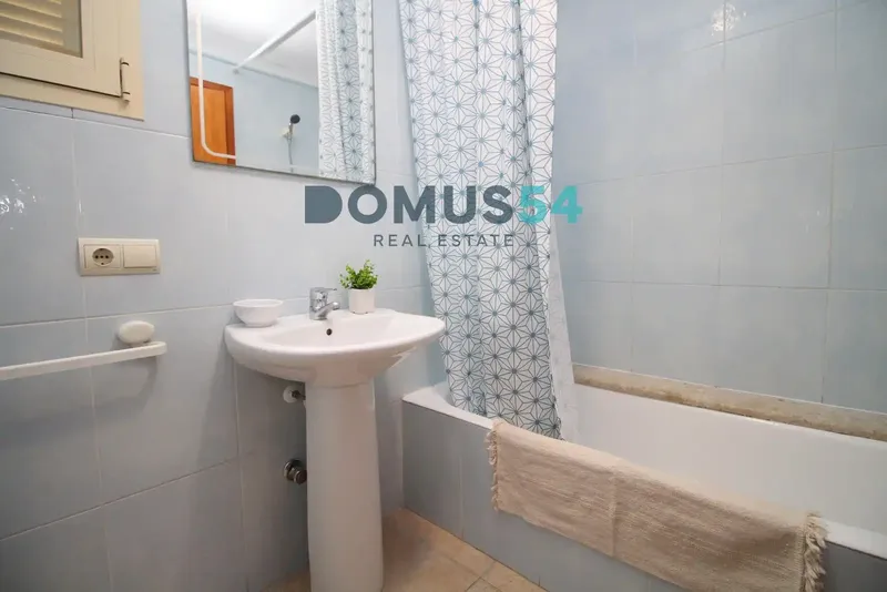 Discover this semi-detached villa that combines the best of coastal living with the comfort of a versatile home. Located in Playa de Muro, this prop — photo 10
