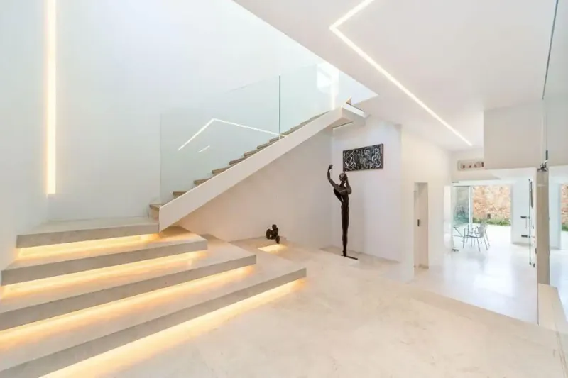 Welcome to your new luxury home! This detached villa offers everything your heart desires: from a heated indoor pool — photo 11
