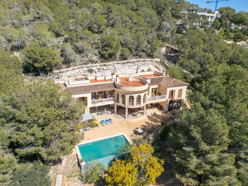 Imposing chalet with clear mountain views, located in Paguera, Calvià — photo 4