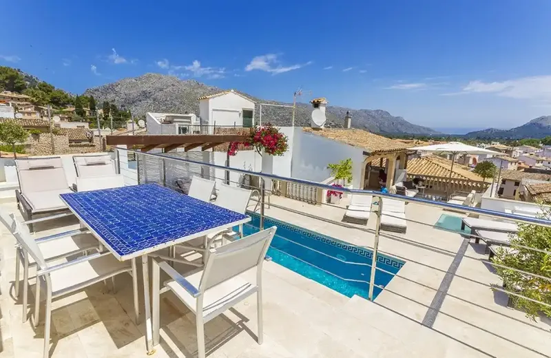 Unique, spacious family townhouse with the best rooftop in the city. With private pool and fantastic chill-out areas, as well as u — photo 1