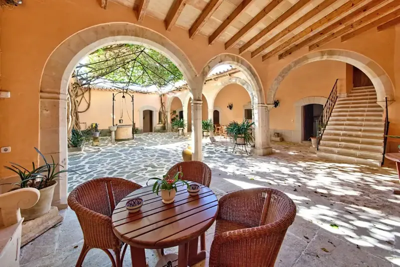 This spectacular rustic finca dating from the 17th century is located on a huge plot of more than 400,000 m2 between Montuïri and Vilafranca de Bonany — photo 6