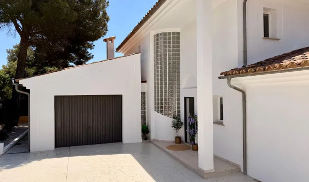 Mediterranean living in an elegant renovated villa in Santa Ponsa — photo 11