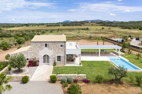 Exclusive! Dream finca in Ses Salines with large pool, large garden, top quality for sale — photo 2