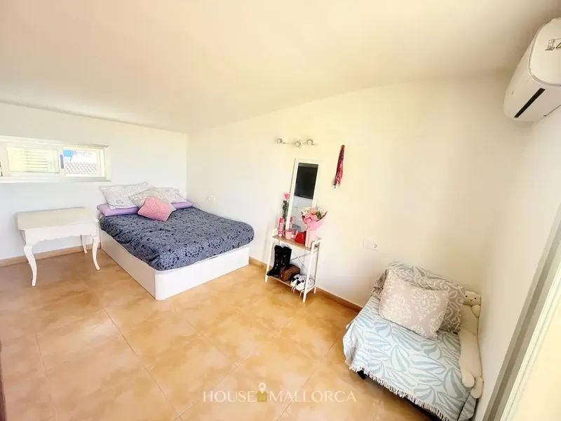 House in Mallorca offers this exclusive duplex of 198 m2 built, distributed over two floors, completely exterior, very bright and with — photo 4