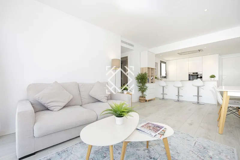 Modern and bright flat for sale close to the sea in Puerto de Alcudia, Mallorca. — photo 4