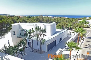 Modern light-flooded villa with sea views in Nova Santa Ponsa — photo 1
