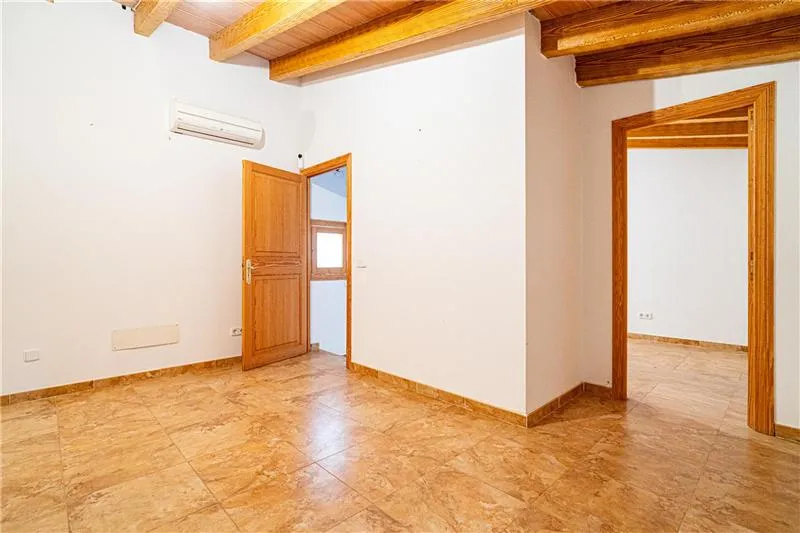 Traditional Mallorcan house for renovation on a plot of approx. 200 m², — photo 8