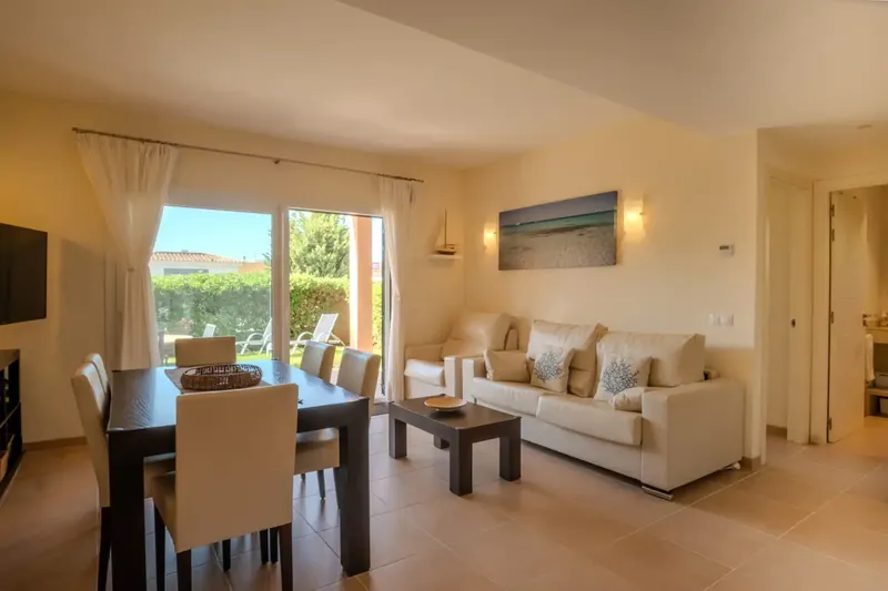 This beautiful ground floor apartment in Sa Vinyola, Campos, combines tranquility, comfort and outdoor spaces in a well-kept urbanization with a pool — photo 5