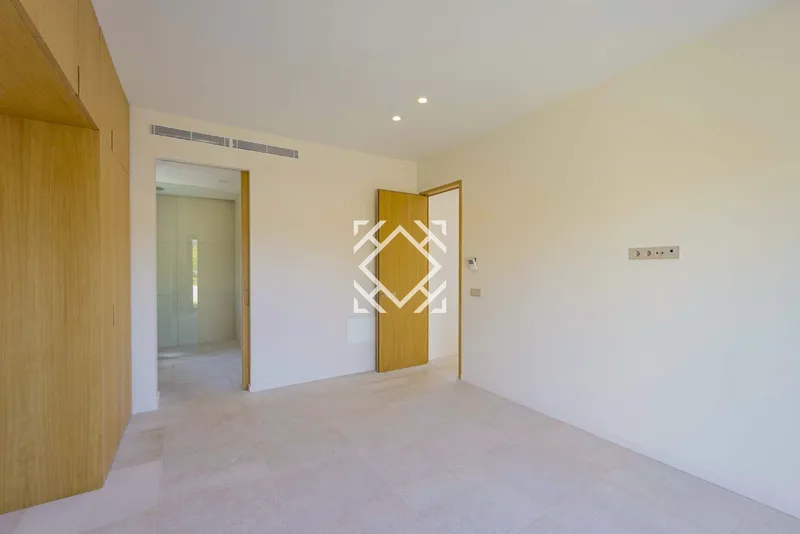 Exclusive modern villa for sale in Crestatx, with stunning views of the Tramuntana mountains and close proximity to Pollensa. — photo 8