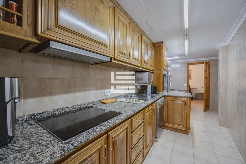 Apartment with a Large Terrace for Sale in a Prime Location in Puerto de Alcudia — photo 7