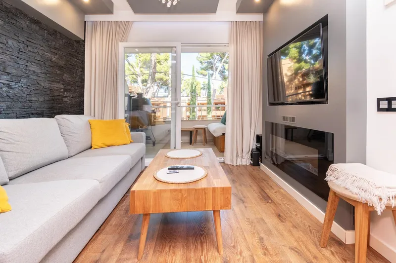 Renovated 1-bedroom apartment with terrace and parking 300 meters from the sea in Santa Ponsa — photo 1