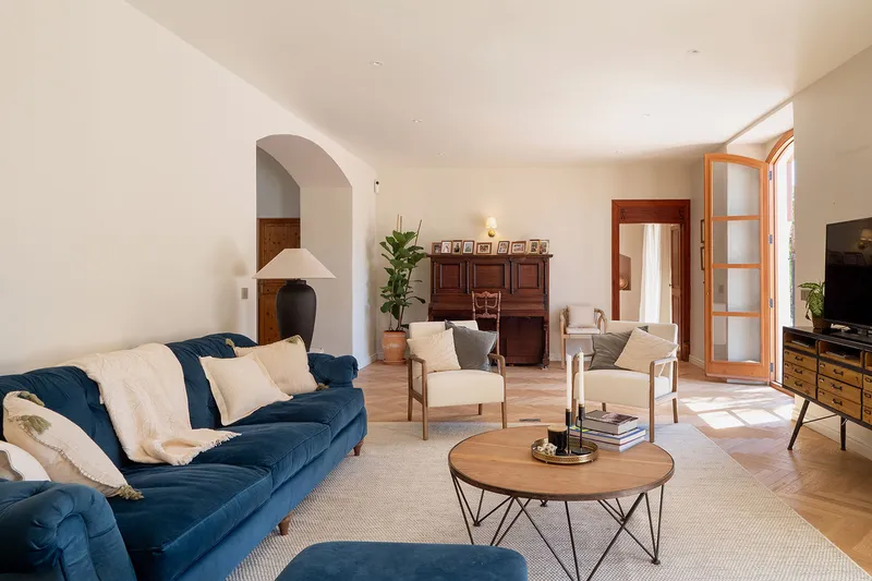 Stylishly renovated villa with guest house and large plot — photo 5