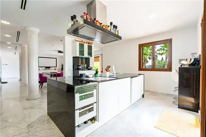 New chalet on plot of approx. 16,800 m2 with saltwater pool, 300 m2 built over two floors, large living-dining room — photo 10