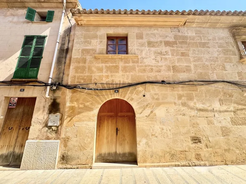 House with garage and great potential in Alcúdia’s old town — photo 1
