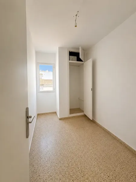 Apartamento con terraza en alquiler en Carrer de Caro — photo 12