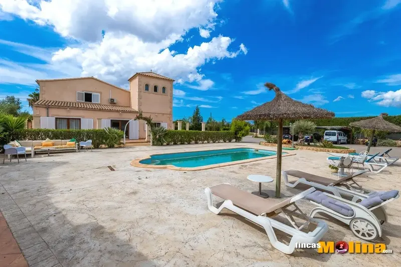 Discover this majestic villa in Son Ferriol, a true oasis of luxury spanning a generous 683 m2 and surrounded — photo 8