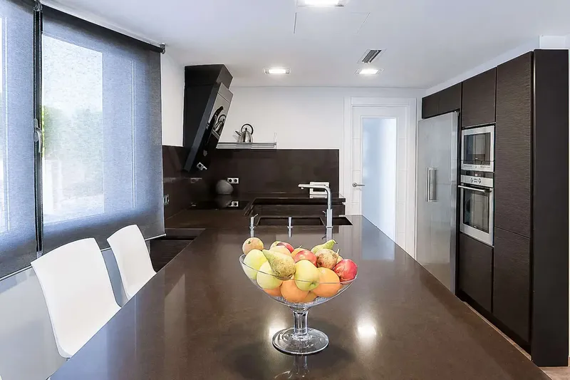 In a highly sought-after location in Can Pastilla, just steps from the sea, two identical semi-detached houses are for sale, each for €1,600,000, both — photo 11