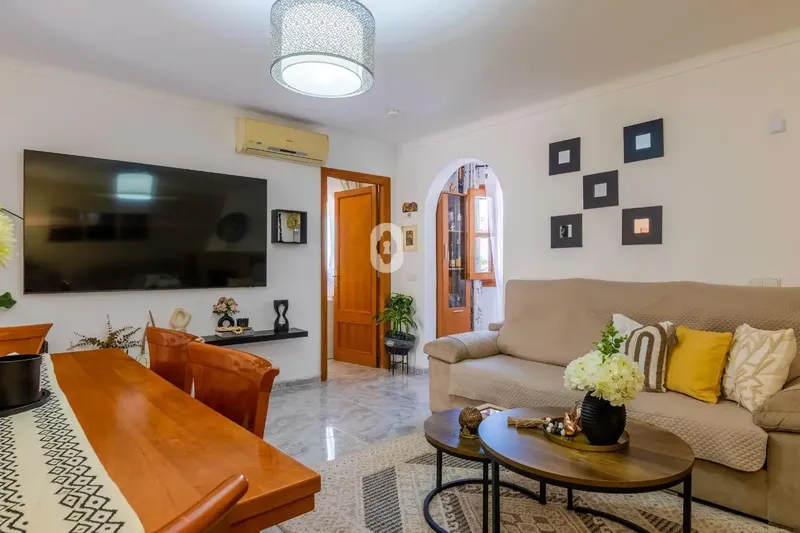 Spacious penthouse in Inca with terrace, fireplace and only two neighbours in the building, one per floor. — photo 5