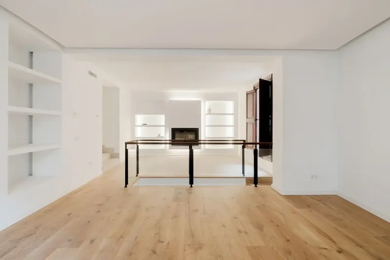 This recently renovated apartment is part of a palace in the heart of the old town, next to Palma Cathedral and — photo 4