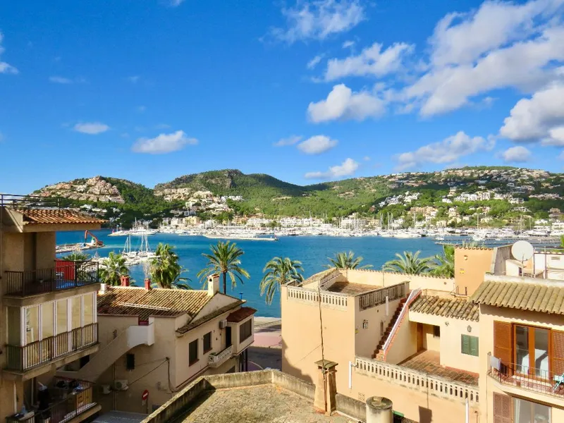 Opportunity: residential building with commercial premises in the center of Puerto de Andratx — photo 1