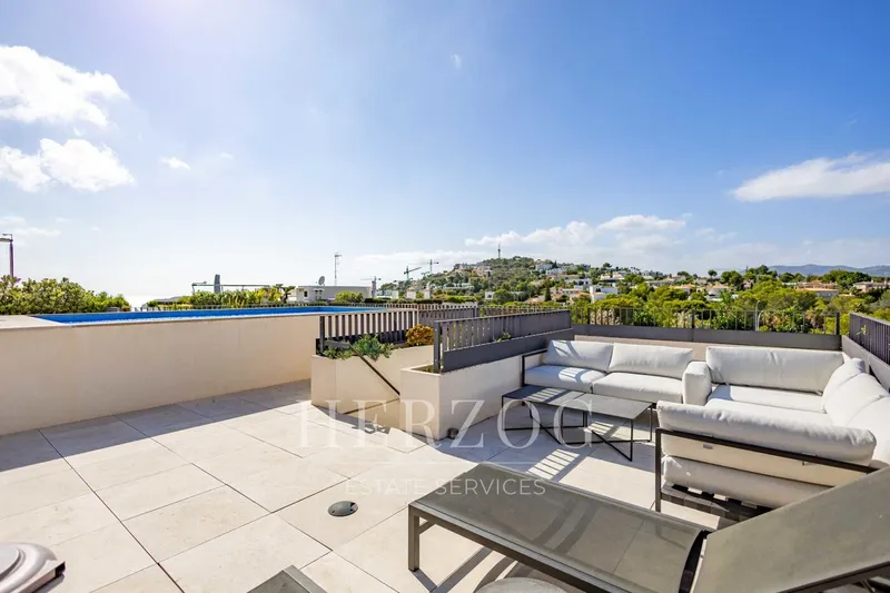 Modern penthouse with sea view, roof terrace and pool in exclusive residential complex — photo 8