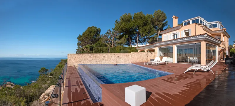 Fabulous villa overlooking the sea, urbanization Puig de Rós, Mallorca. — photo 1