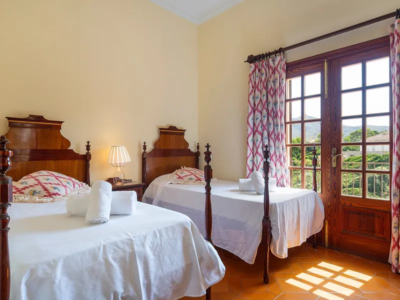Villa with private access to the beach in Malpás available for rent — photo 12