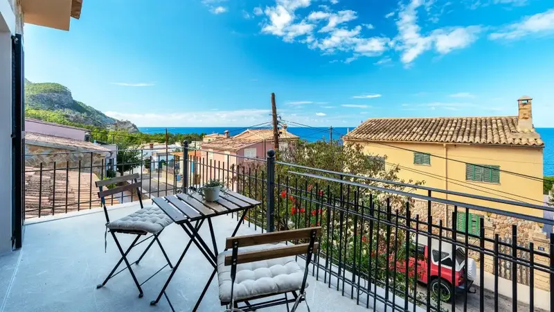 Spectacular recently renovated villa with sea views and pool — photo 10