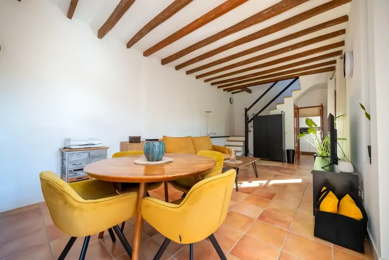 PINA – CALLE SINEU. Se vende acogedora casa de pueblo de dos plantas, situada en un entorno tranquilo y rodeado del carácter propio del inte — photo 6