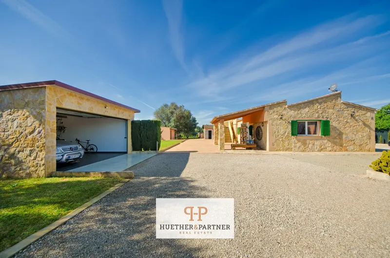 Finca near Llucmajor with guest houses and lots of privacy — photo 2
