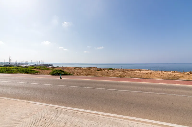 A unique opportunity: house on the seafront in Sa Ràpita with dreamlike views — photo 5