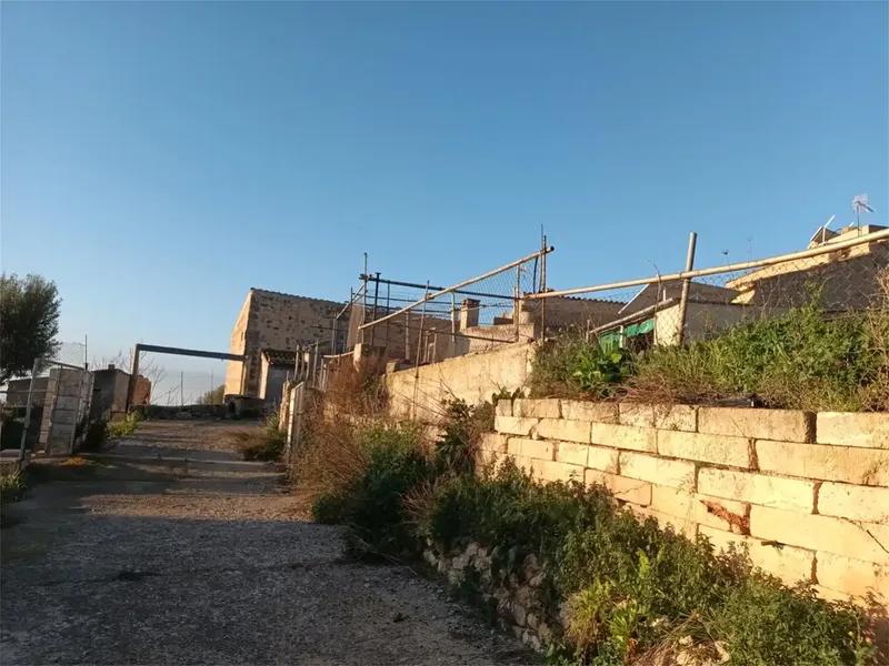 It is in a privileged location, has truly spectacular views and there is land to work the field. — photo 1