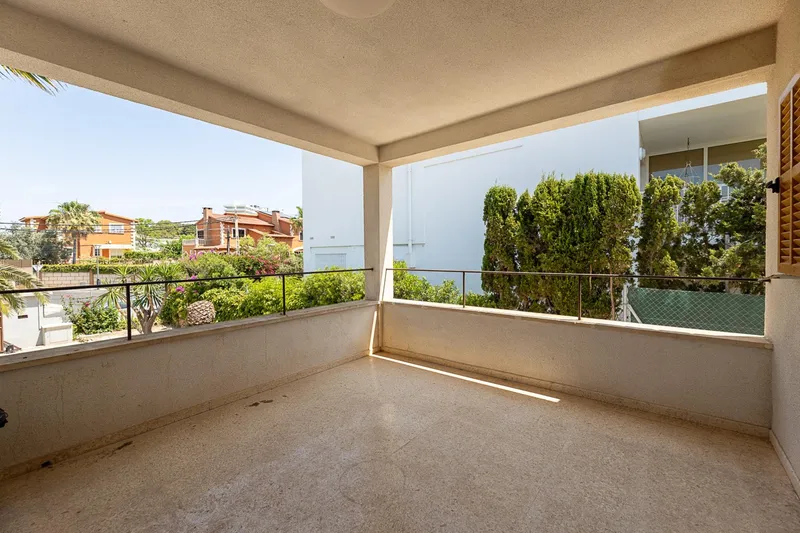 Mediterranean villa with holiday license, pool and large plot a few meters from the sea — photo 6