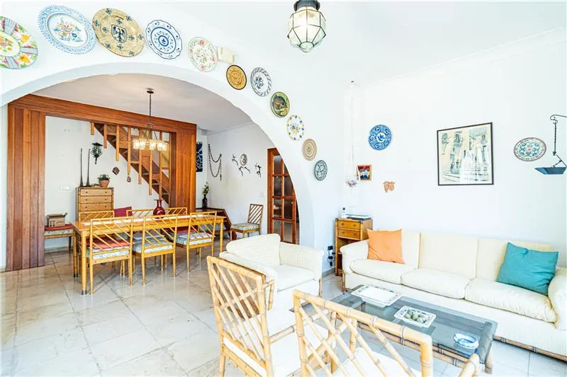 Detached house with swimming pool on an approximately 1,200 m² plot, just 5 minutes from the town and the sea. — photo 5