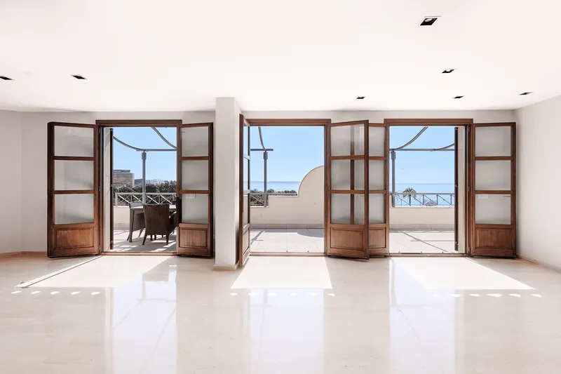 Long-term rental: Penthouse with terrace and sea views in Palma — photo 7