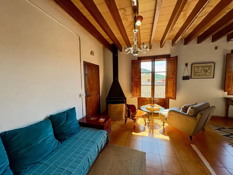 In the center of Andratx, this cozy penthouse is located in a Mallorcan house divided horizontally into two. — photo 8