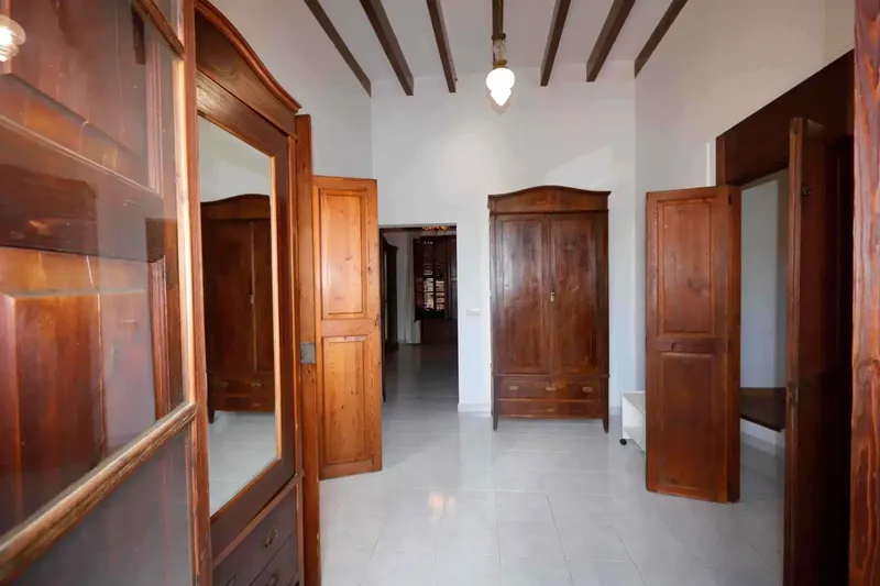 Townhouse for sale in Binissalem, total built 395 m², plot 216 m², ground floor and two floors, running water. Ground floor: 175 m² garage — photo 7