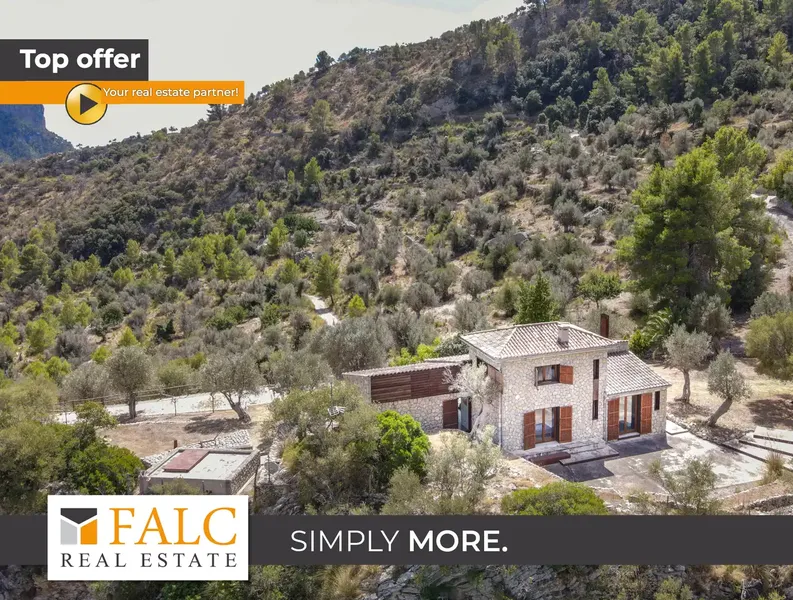 This exceptional finca with a plot of approx. 42,000 m² is located in a spectacular natural paradise between Orient and Alaró, in — photo 1