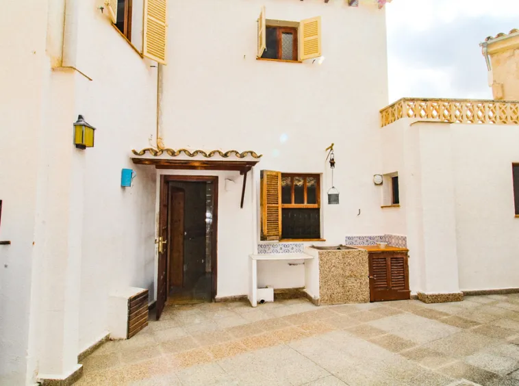 Ref.2451C – S´Arraco – Village house in central location with charming courtyard — photo 2