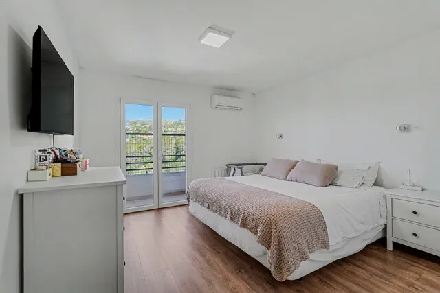 Modern apartment with terrace for sale in Puerto Portals, southwest Mallorca — photo 7