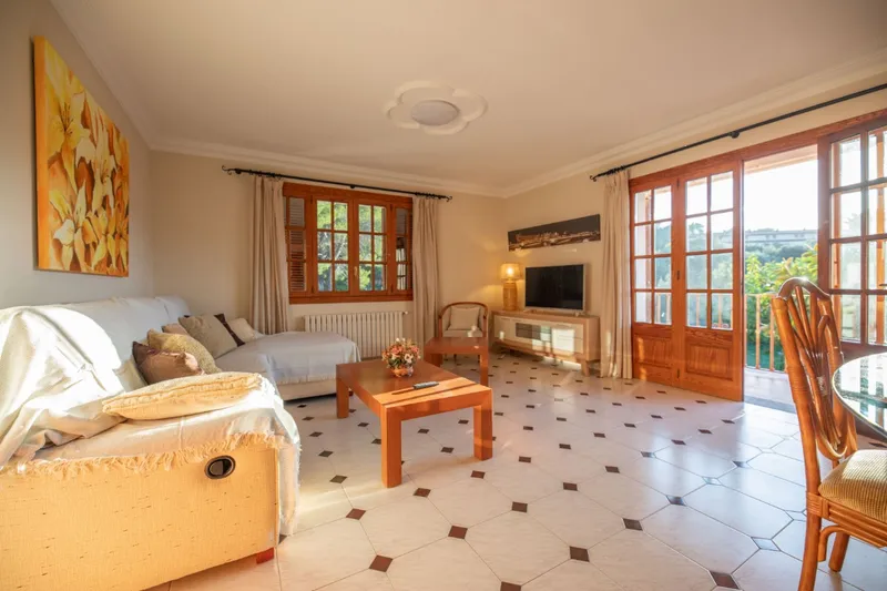 3 bedroom, 1 bathroom apartment and parking for seasonal rental — photo 3